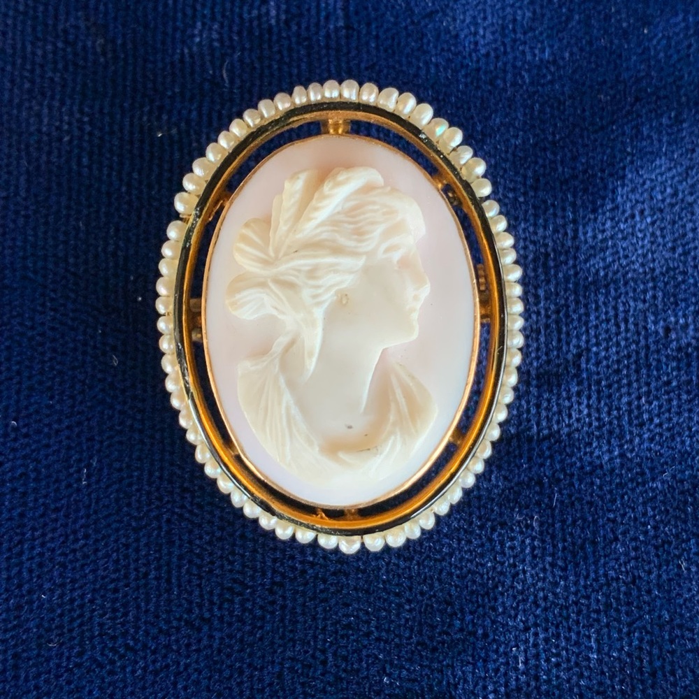 Antique 10k Gold Pink Shell Cameo Brooch/Pendant. With Seed Pearls